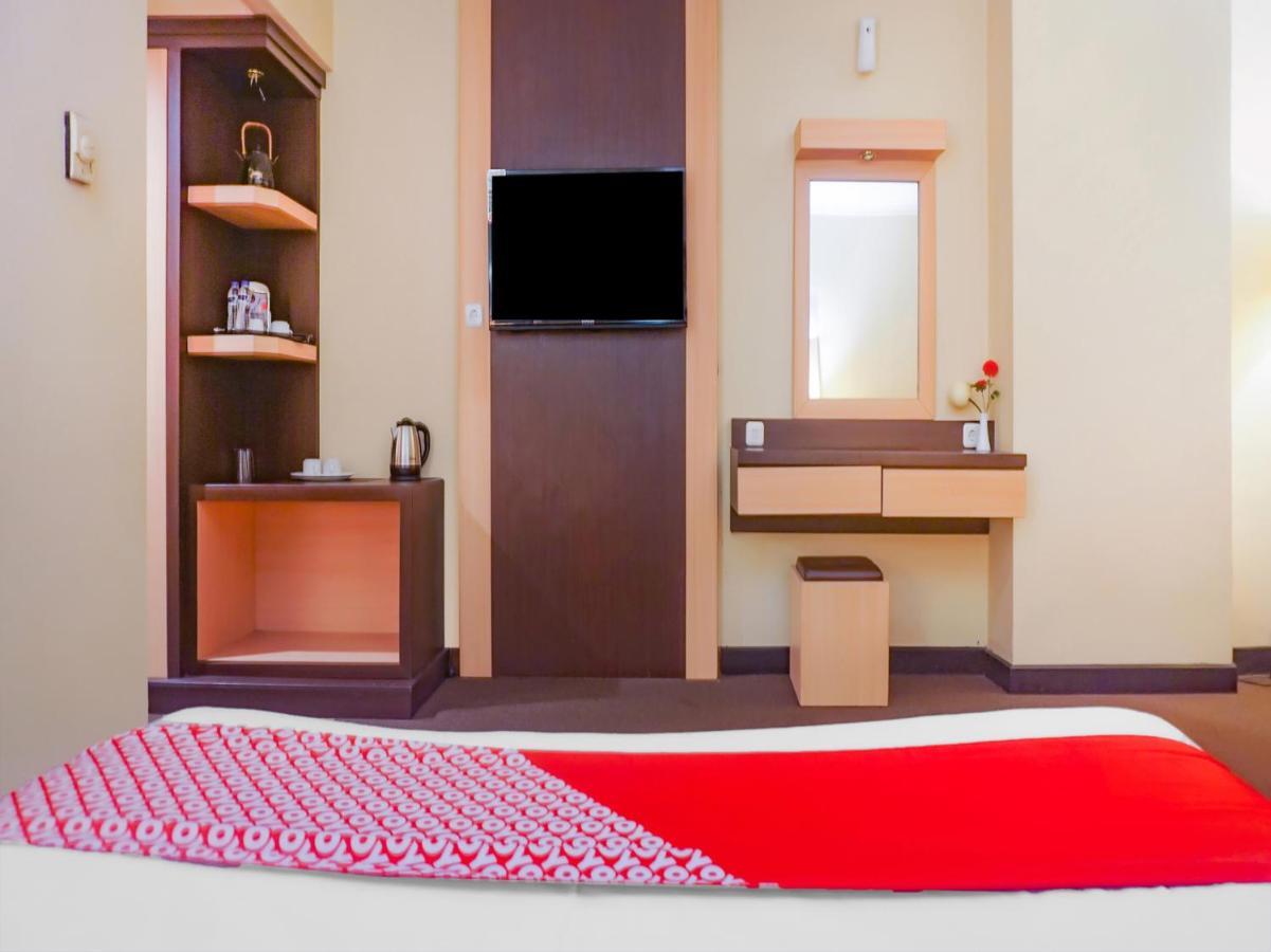 Oyo 3967 Hotel Pantai Wisata Макасар Екстер'єр фото