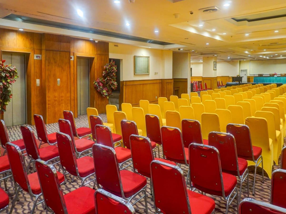 Oyo 3967 Hotel Pantai Wisata Макасар Екстер'єр фото