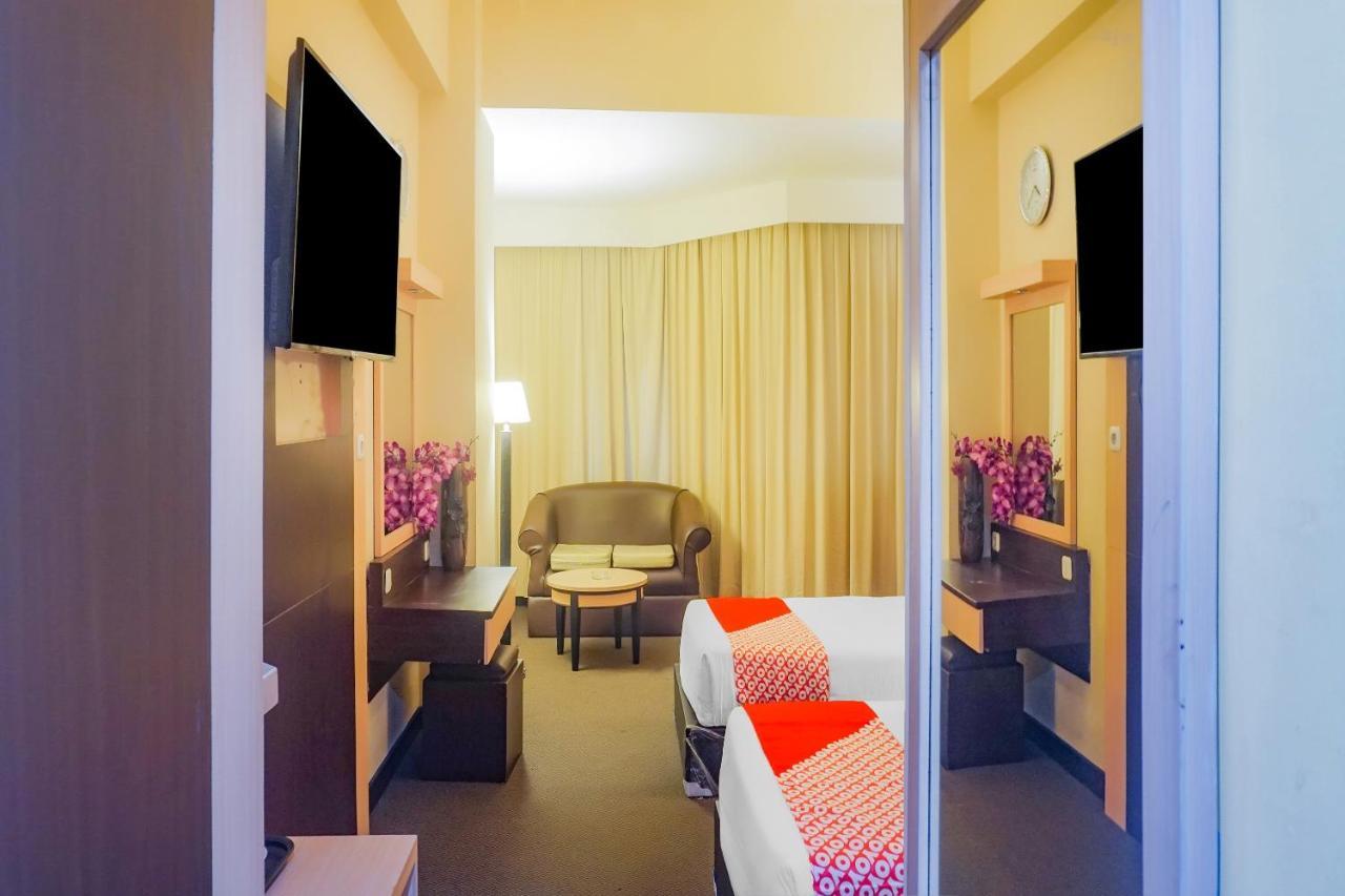 Oyo 3967 Hotel Pantai Wisata Макасар Екстер'єр фото